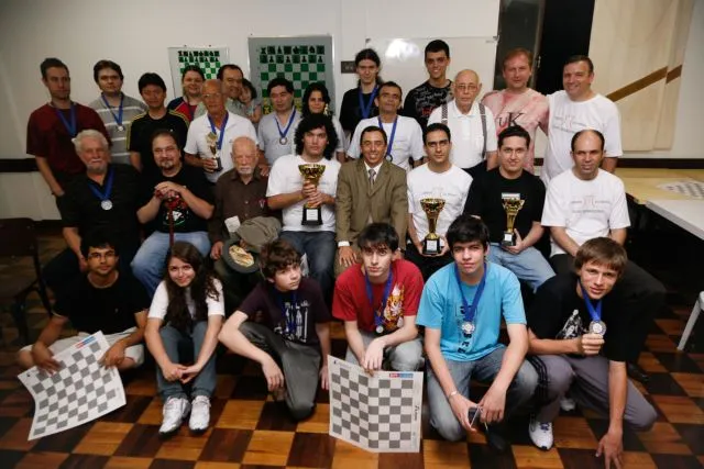 Aulas de Xadrez para iniciantes no Clube de Xadrez de Curitiba iniciam as  quintas feiras com a Professora Doutora Nabylla Fiori – Clube de Xadrez