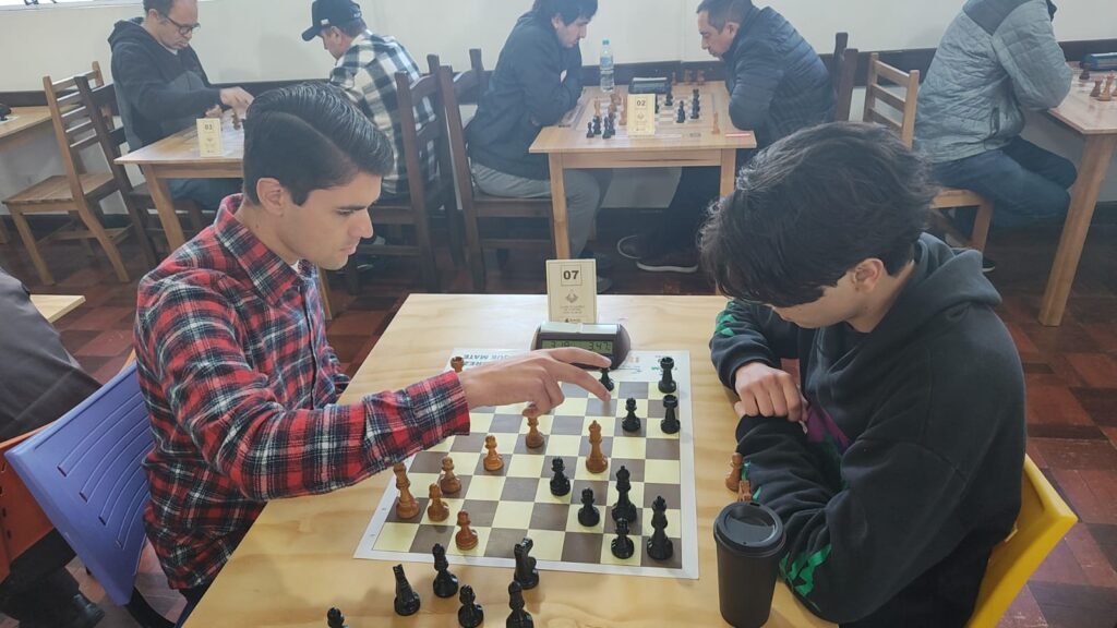 MURILO GIMENEZ SALUSTIANO VENCE TORNEIO DE BLITZ DIA 16-07-2022 – VÁLIDO  PELA 11º ETAPA DO CIRCUITO CXC 2022 – TITULO CONQUISTADO FICA EM HOMENAGEM  AO LEGADO DO AMIGO E MESTRE IRIDIO JOHANSEN